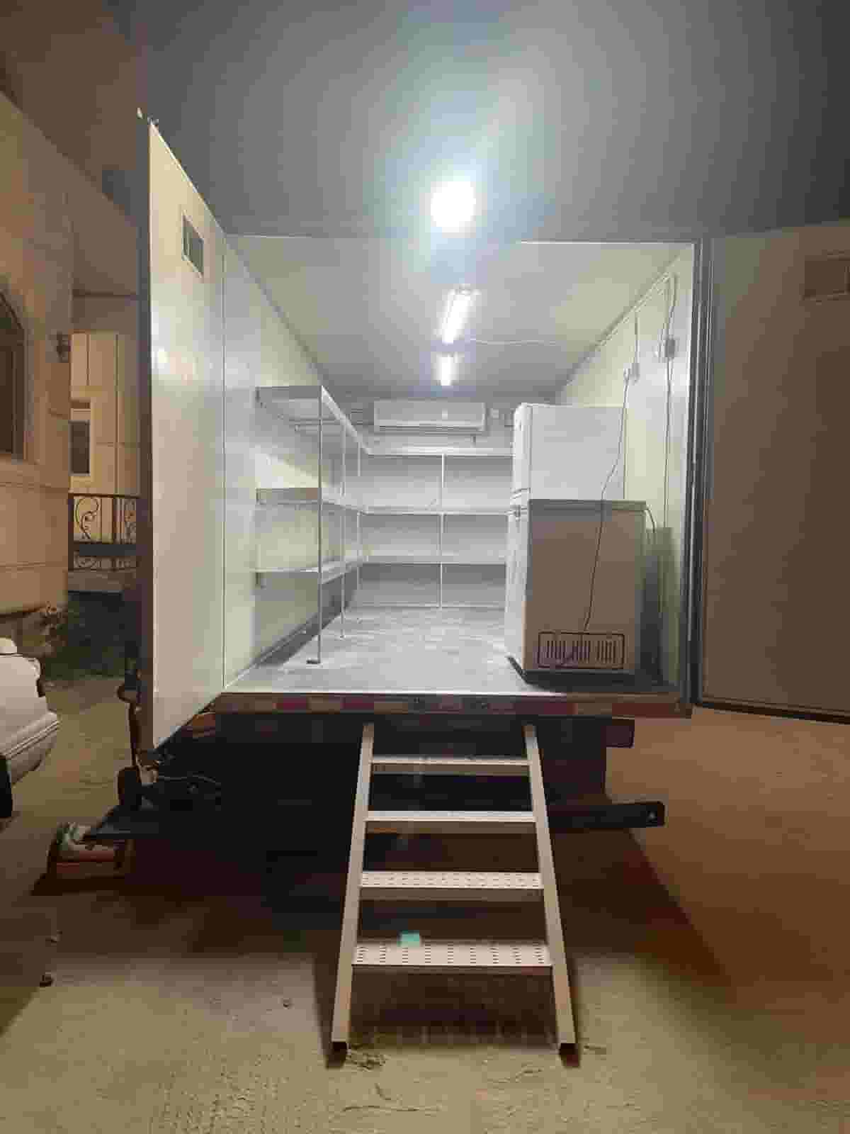 For rent a grocery store or food truck