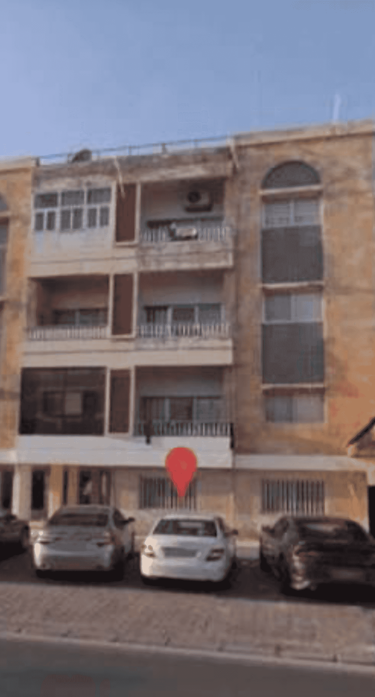 عمارة هدام 760م الفحيحيل خالية