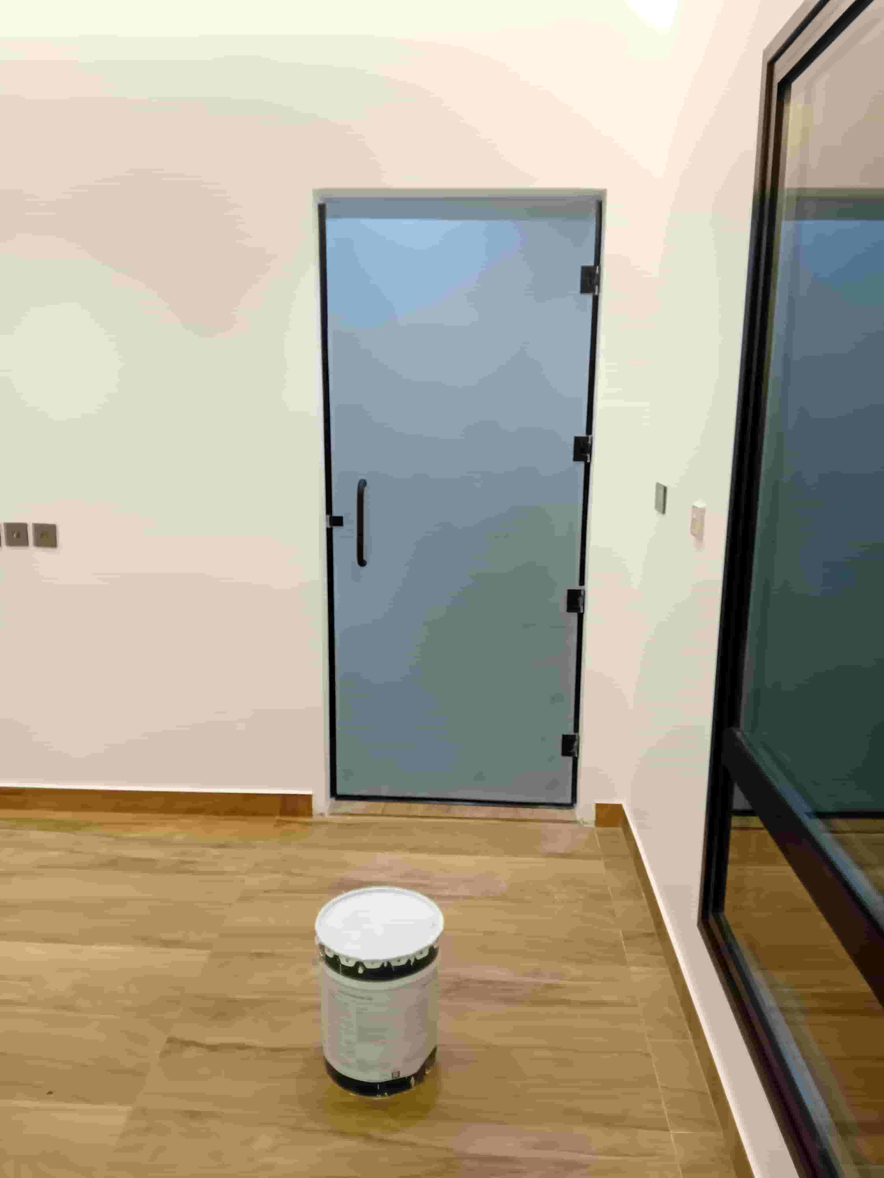 Design and installation of screet glass and mirrors