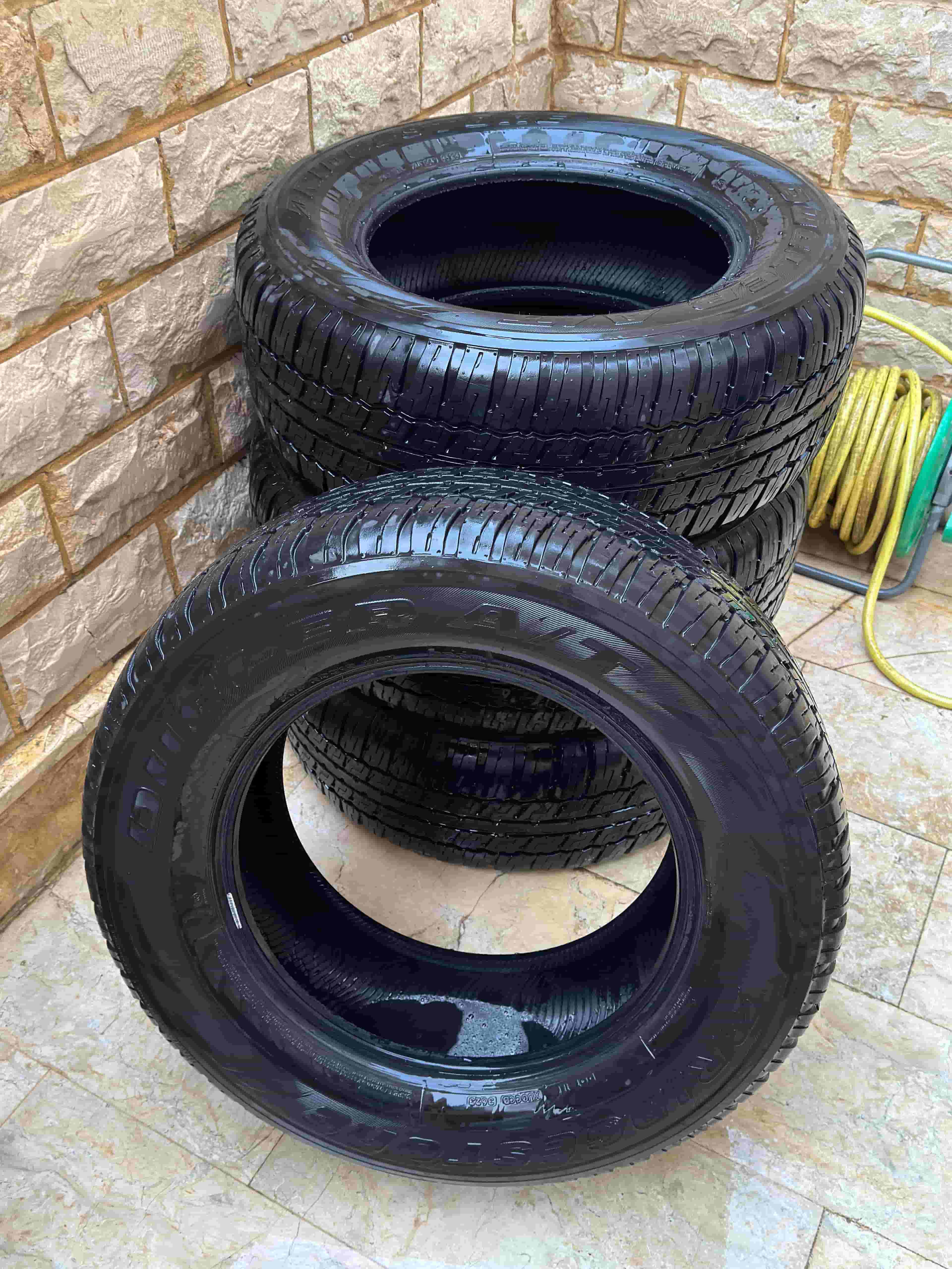 للبيع تواير ربع حجري Bridgestone مقاس 285/60r18