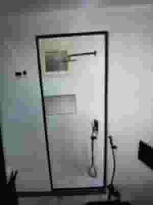 Glass, mirror and shower box technician