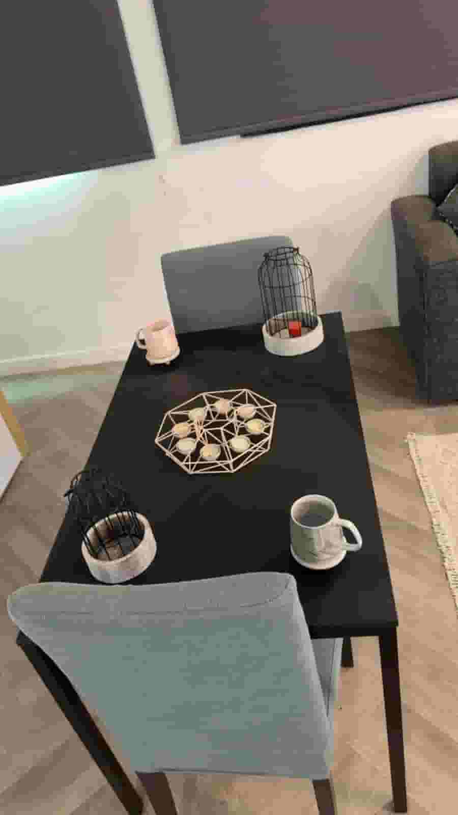 New table with 2 chairs