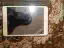 For sale iPad mini, the first generation, very clean - for kids or amateurs