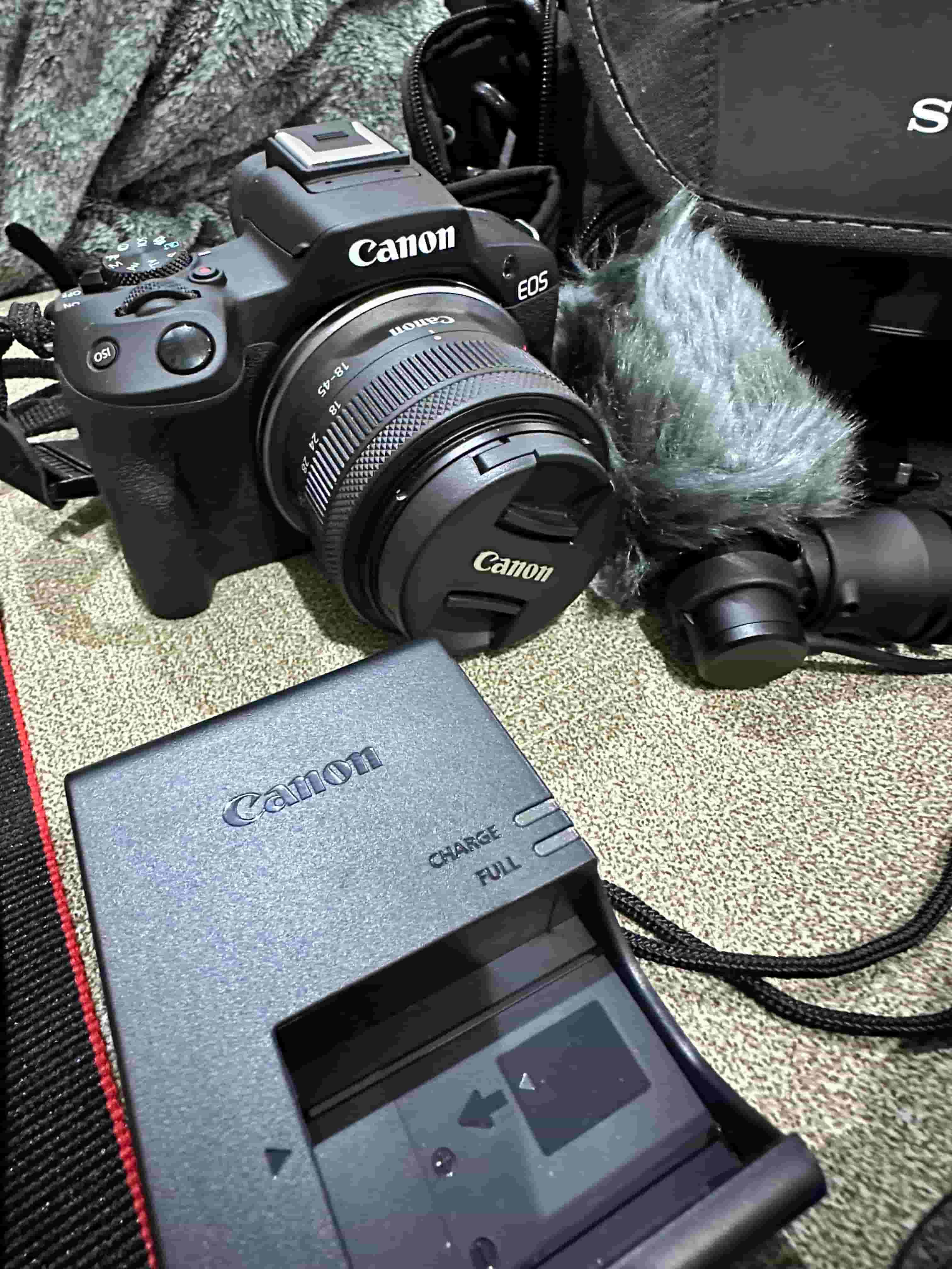 Canon R50 Content Creator Kit