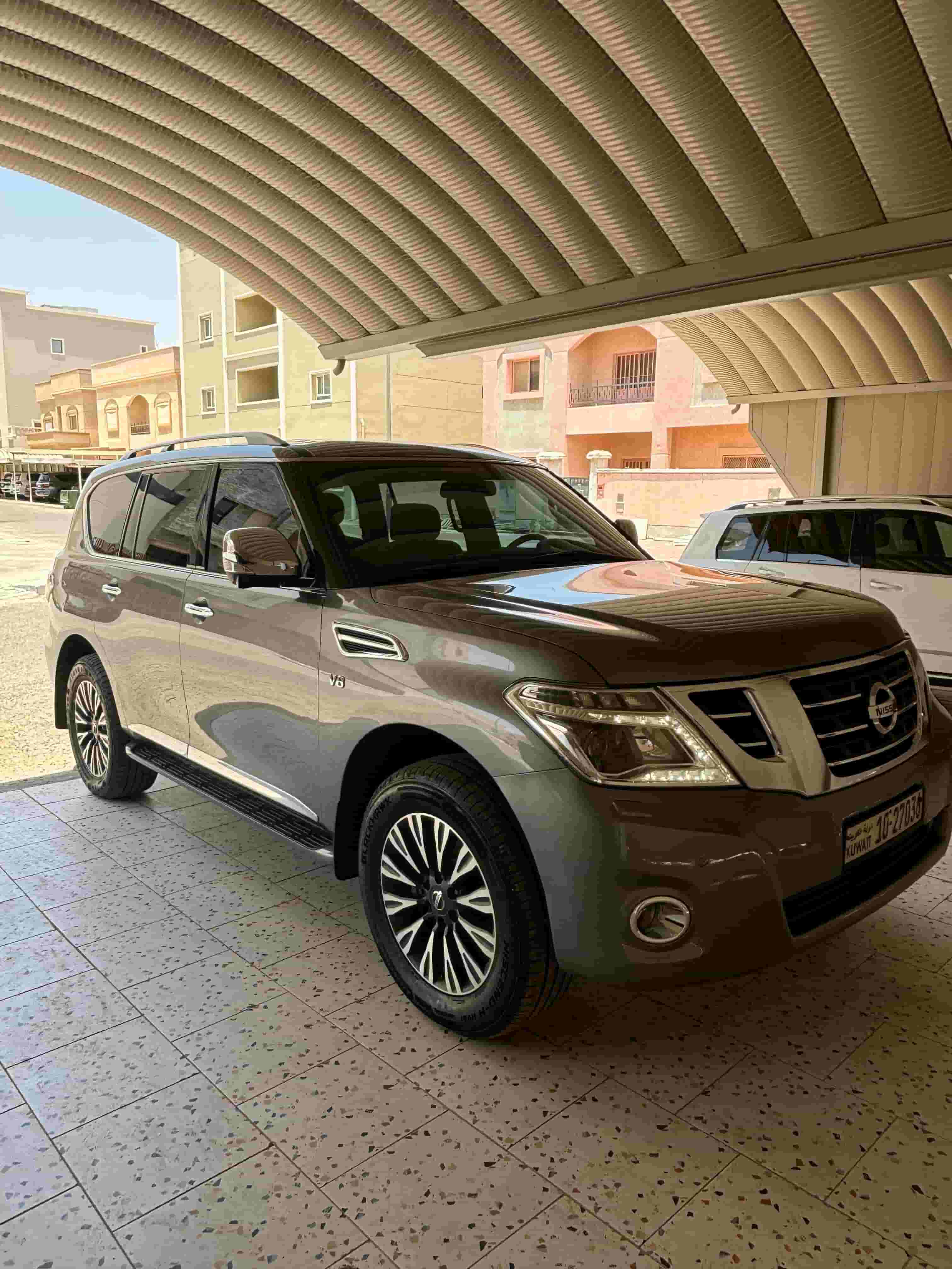 Nissan Patrol Platinum City 400 for sale - 2014 model