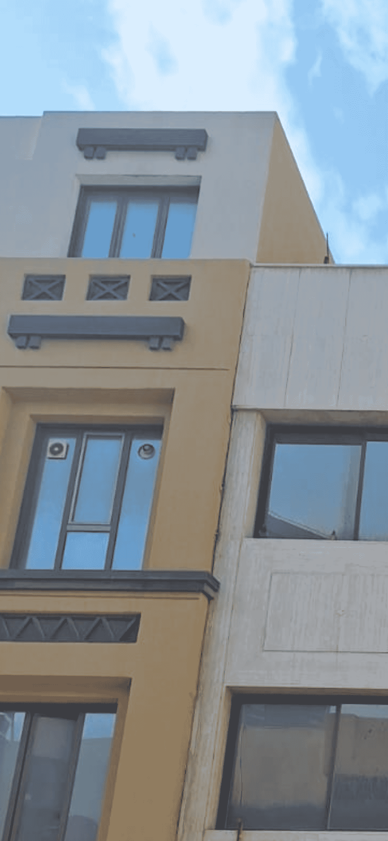 A commercial complex with an area of 177m in Al-Mubarakiya