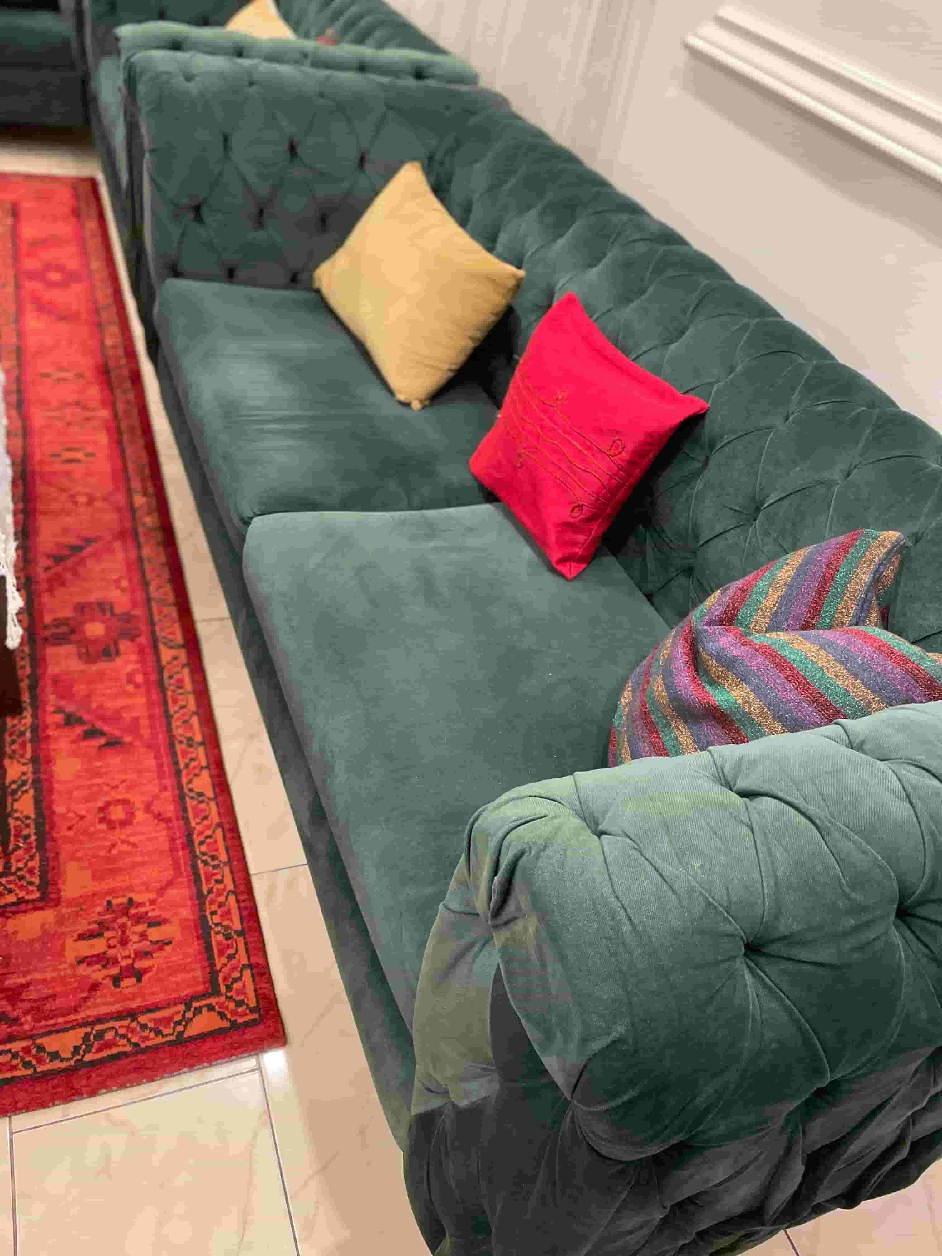 A sitting set consisting of four large pieces in a luxurious olive color