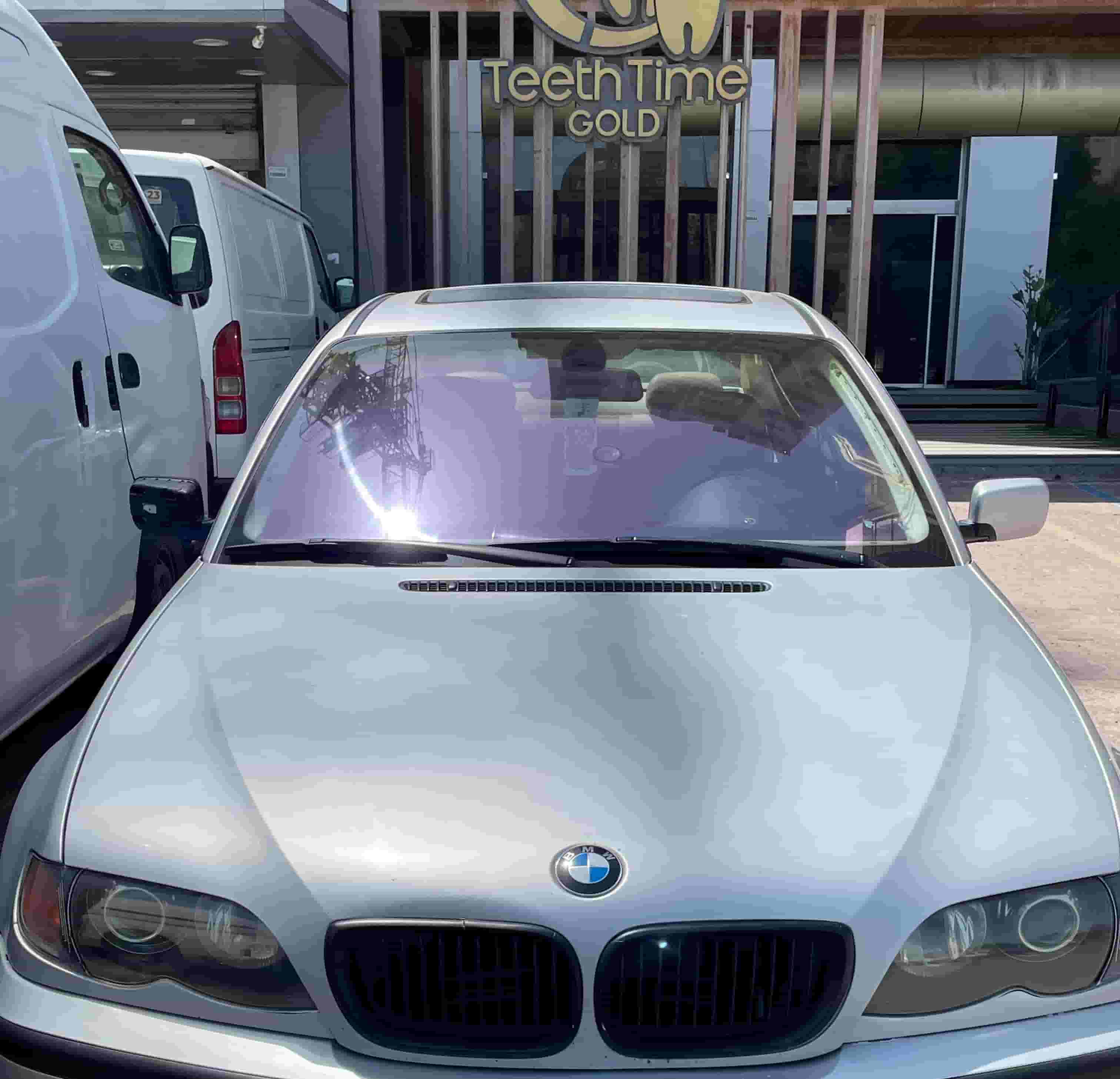 لبيع سيارة بي ام دبيلو 318i موديل 2004