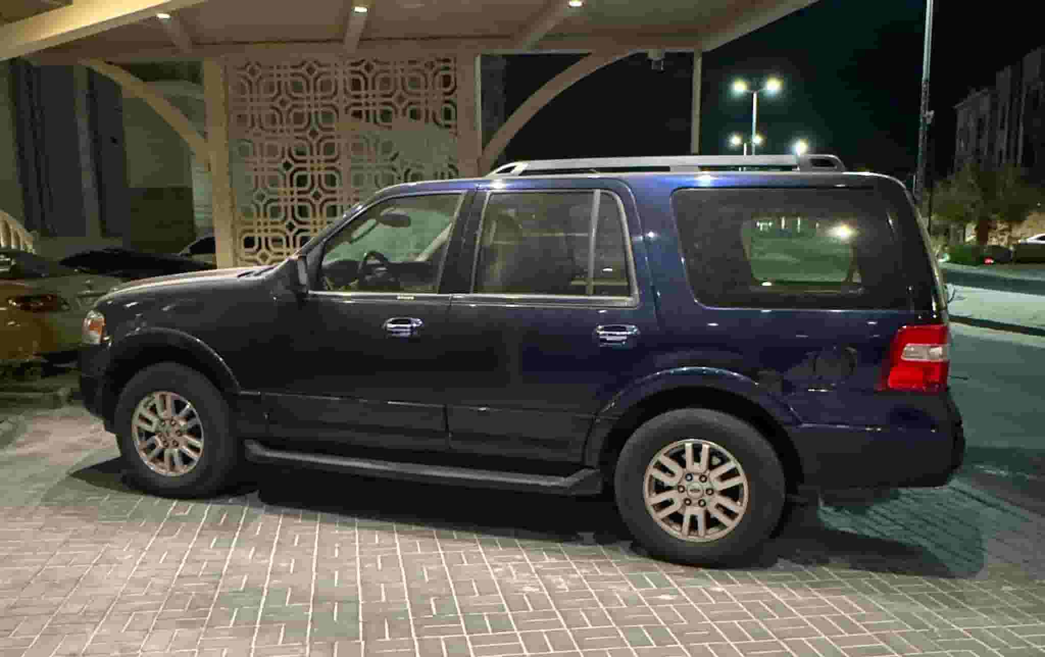 Ford Expedition 2012 model dark blue for sale