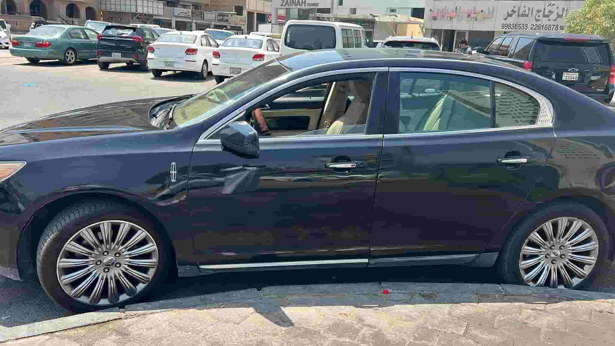  Lincoln MKS model 2013