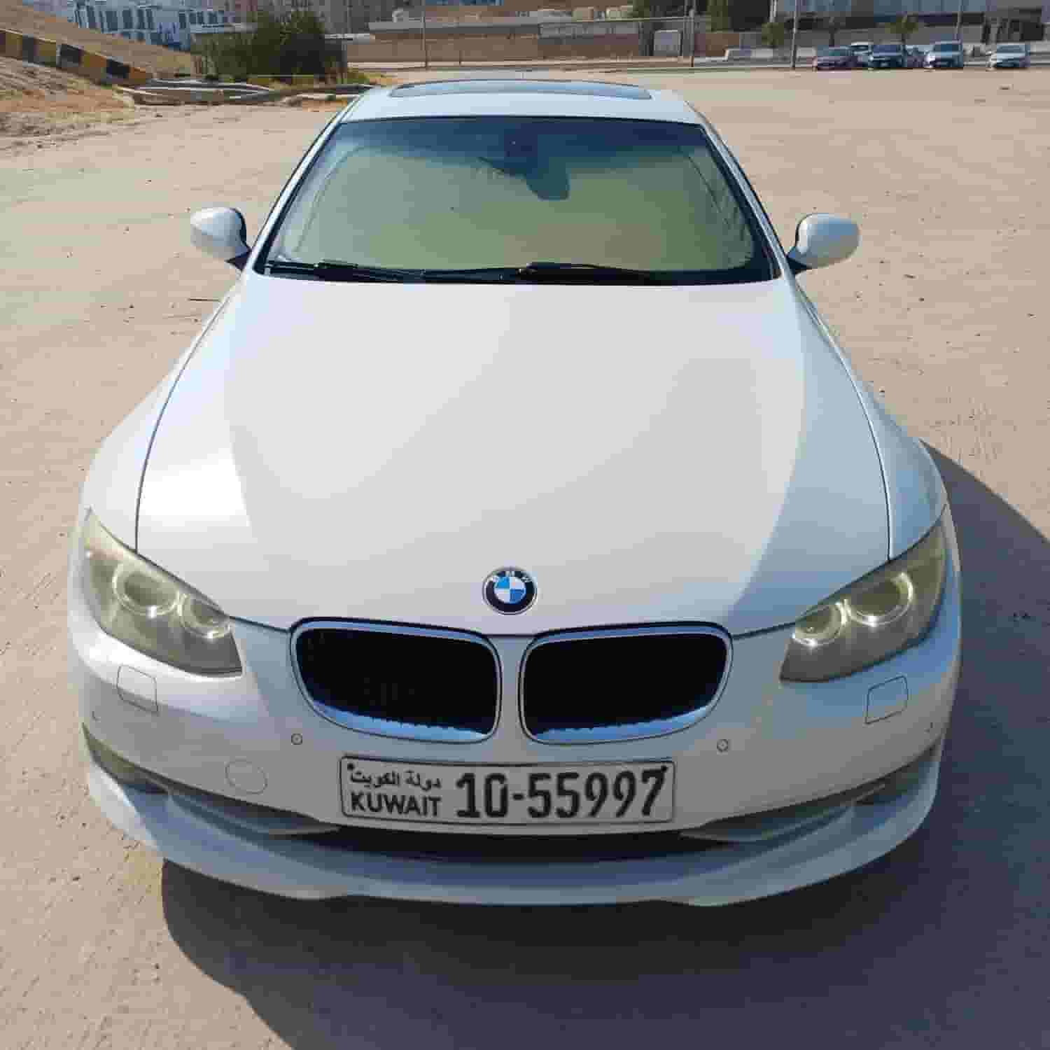 للبيع بي أم دبليو 320i كوبيه باب واحد موديل 2011