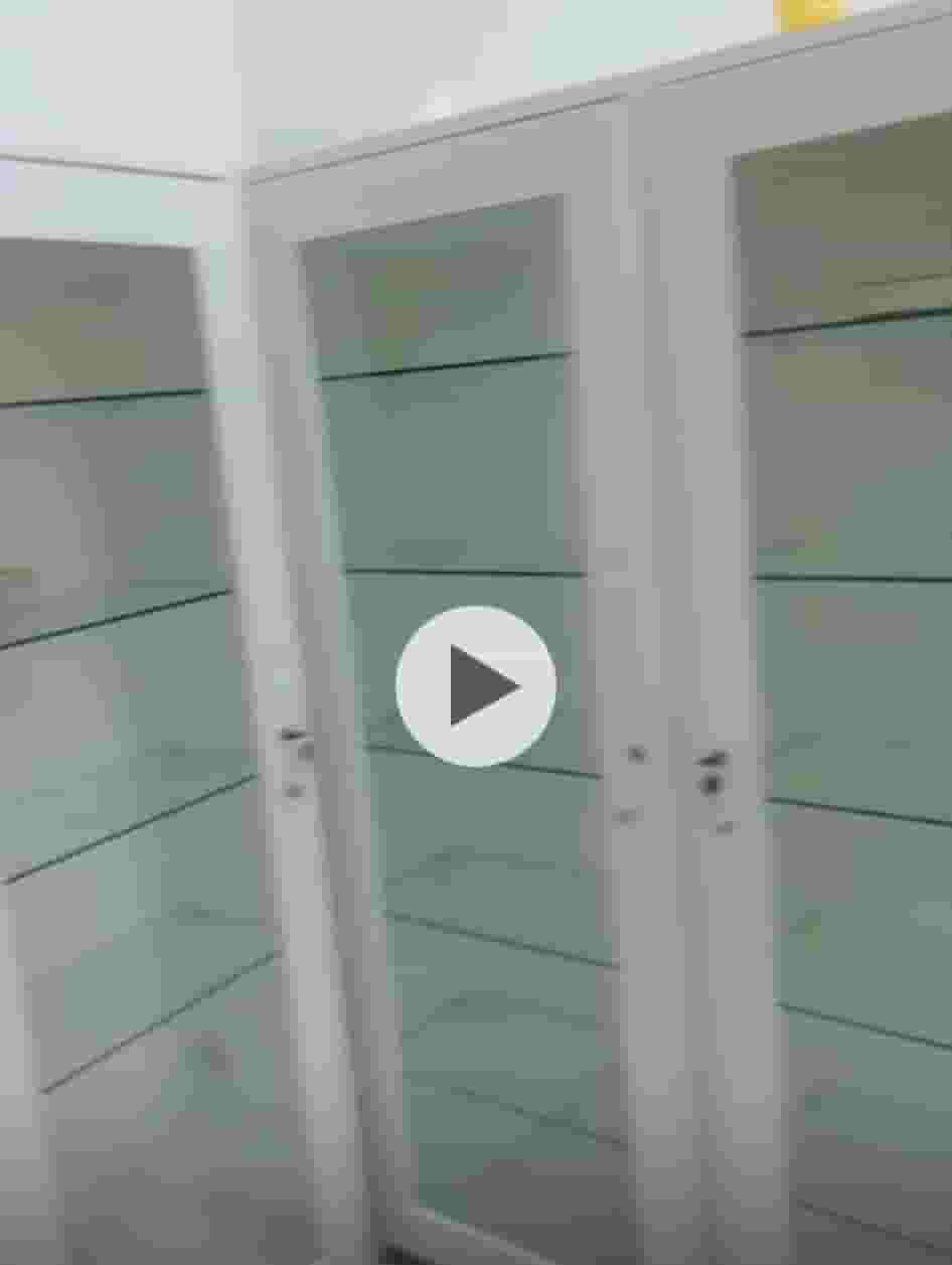 لدي رفوف محلات ذهب او محلات عطور وتجميل او محلات نظارات