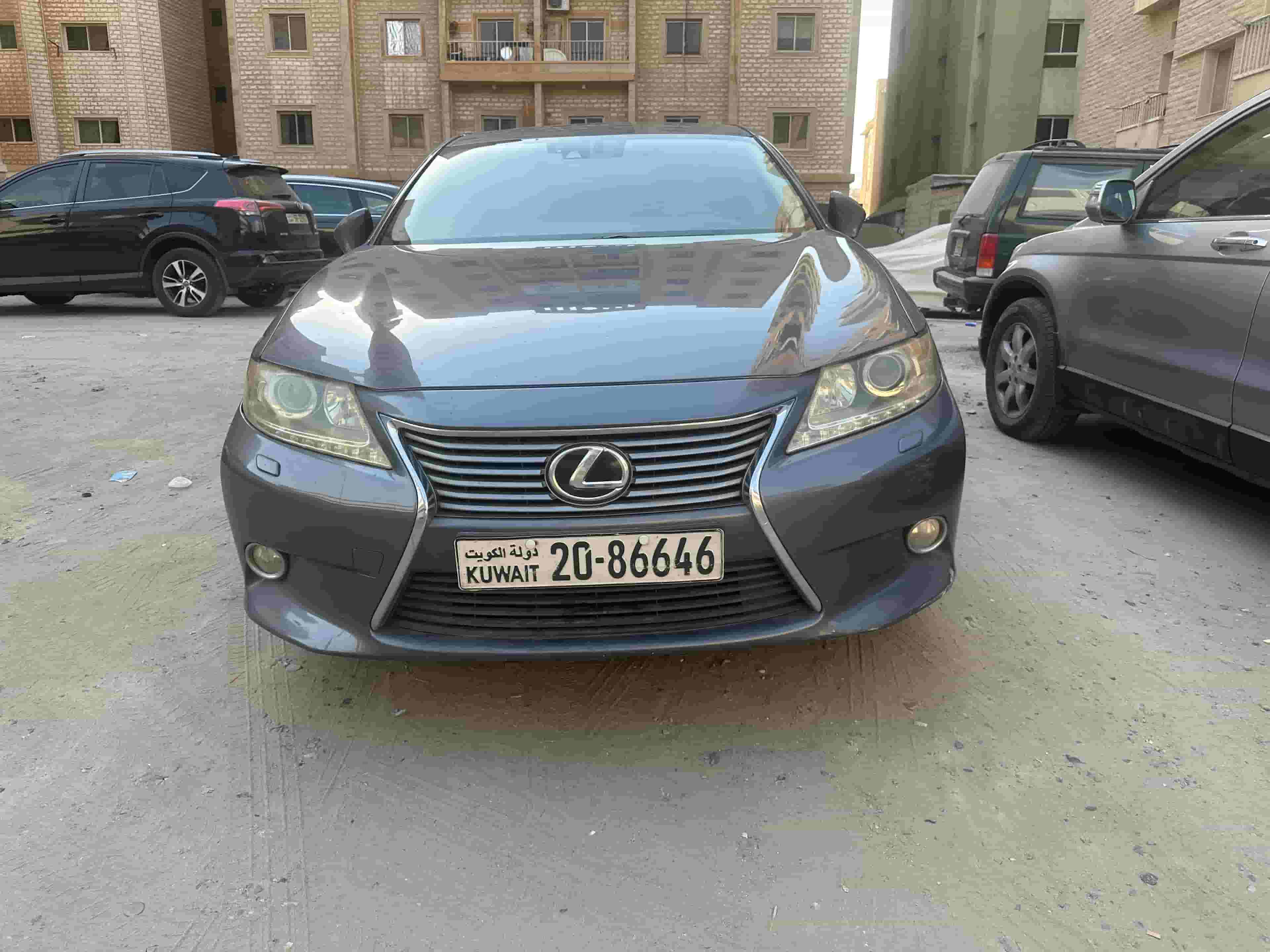 للبيع لكزس es350 موديل 2013