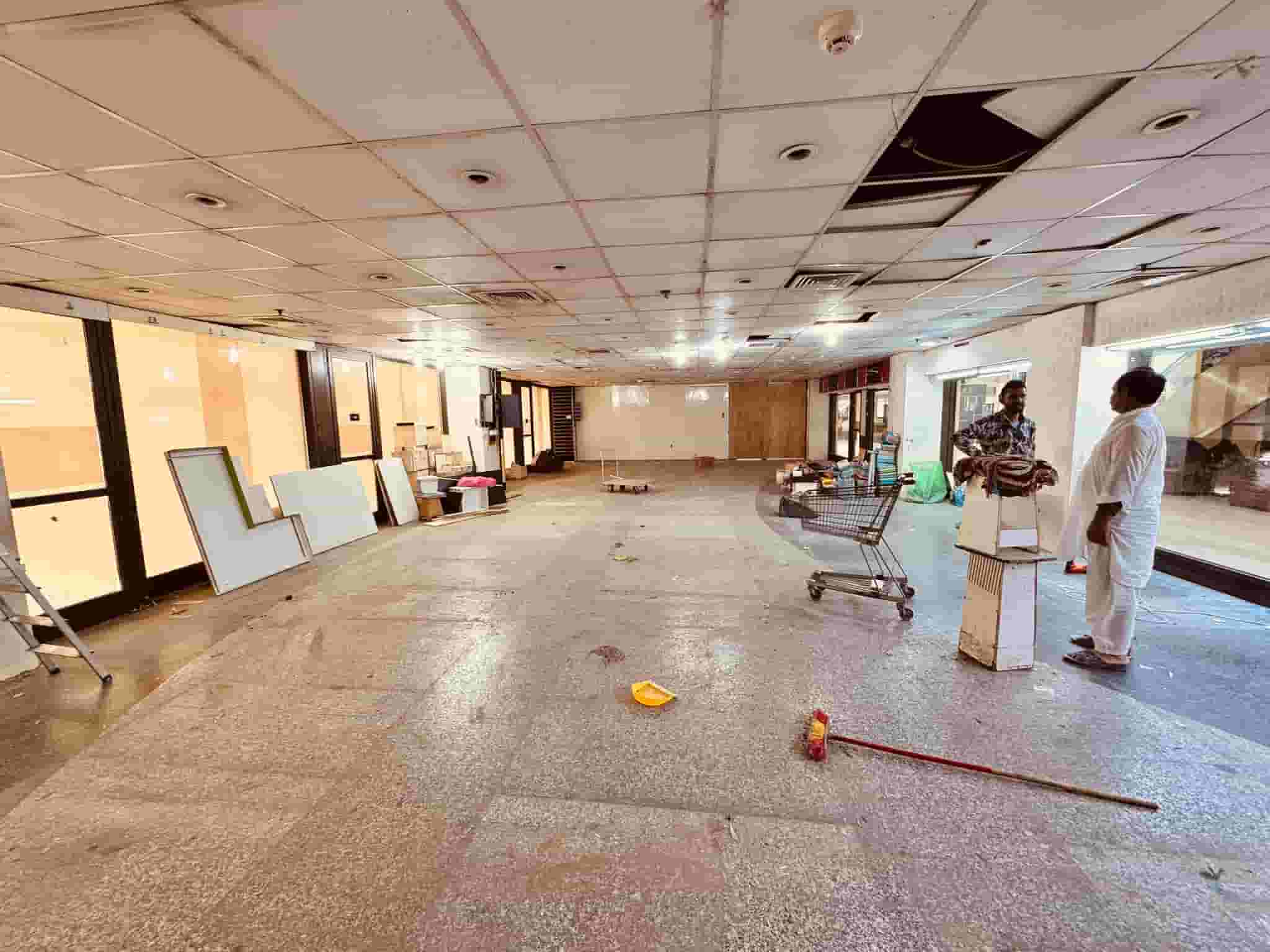 For rent a shop in East, an area of 165 square meters
