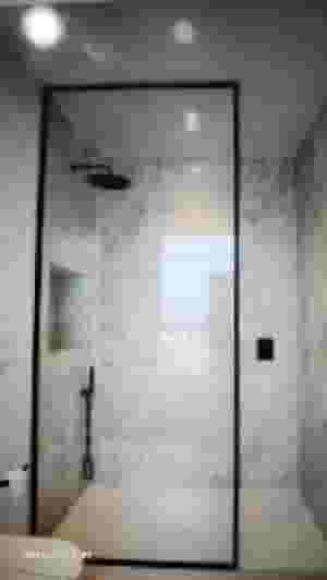 Glass and mirror technician