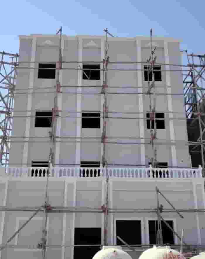 Scaffold Installing and Tightening a Wooden Scaffold