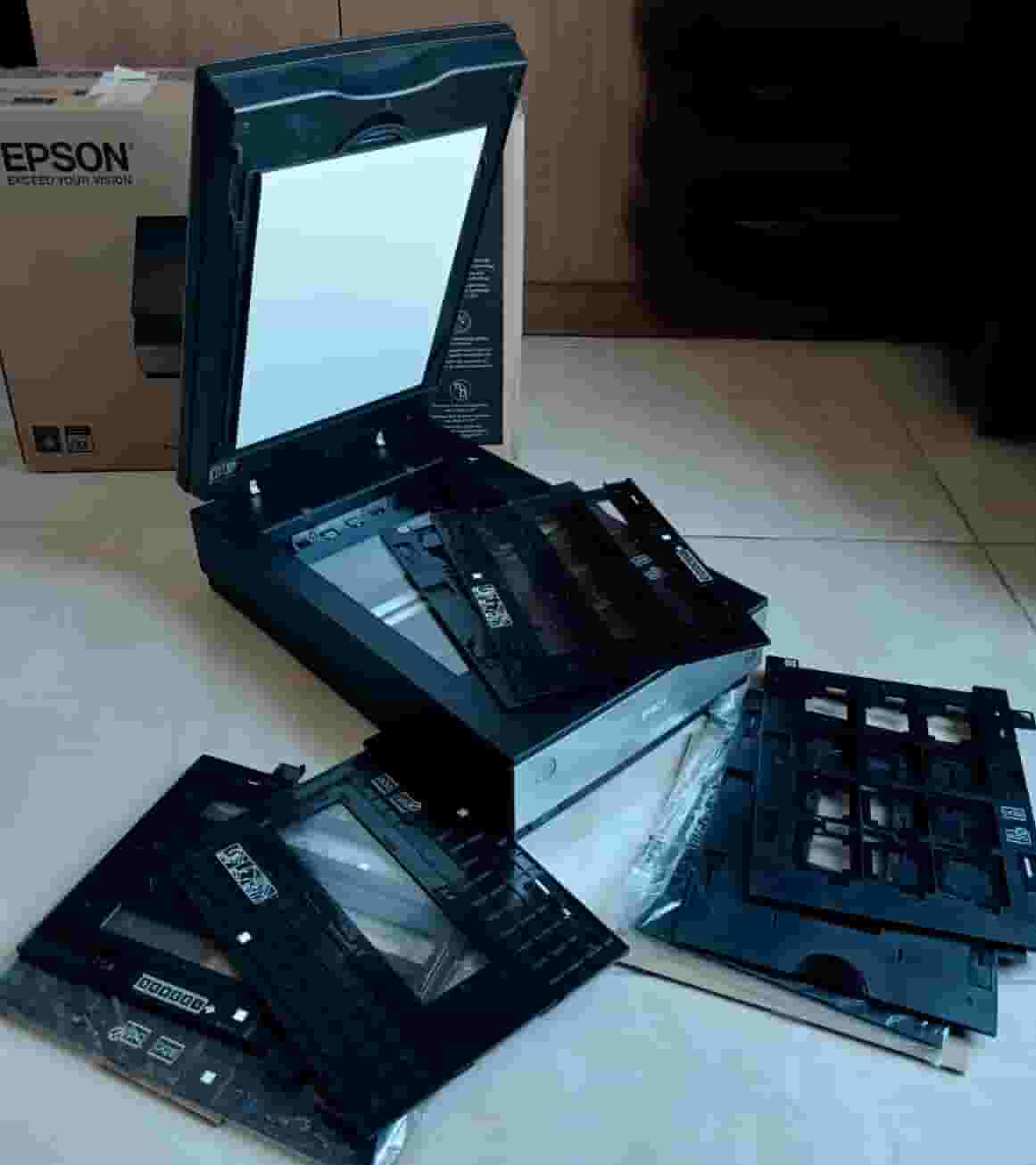 EPSON PERFECTION V850 PRO PHOTO SCANNER