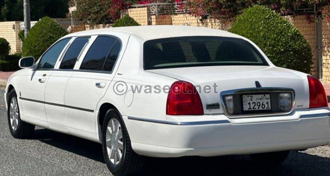 To sell Lincoln Town Car model 2004 2