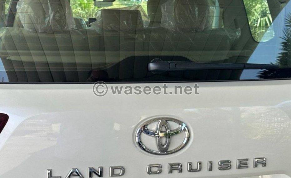 Land Cruiser 2023 VX Twin Turbo for sale 4