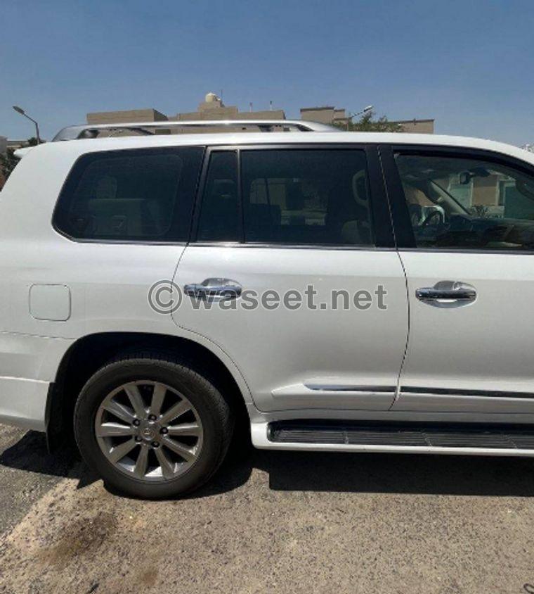 Lexus LX570 model 2010 3