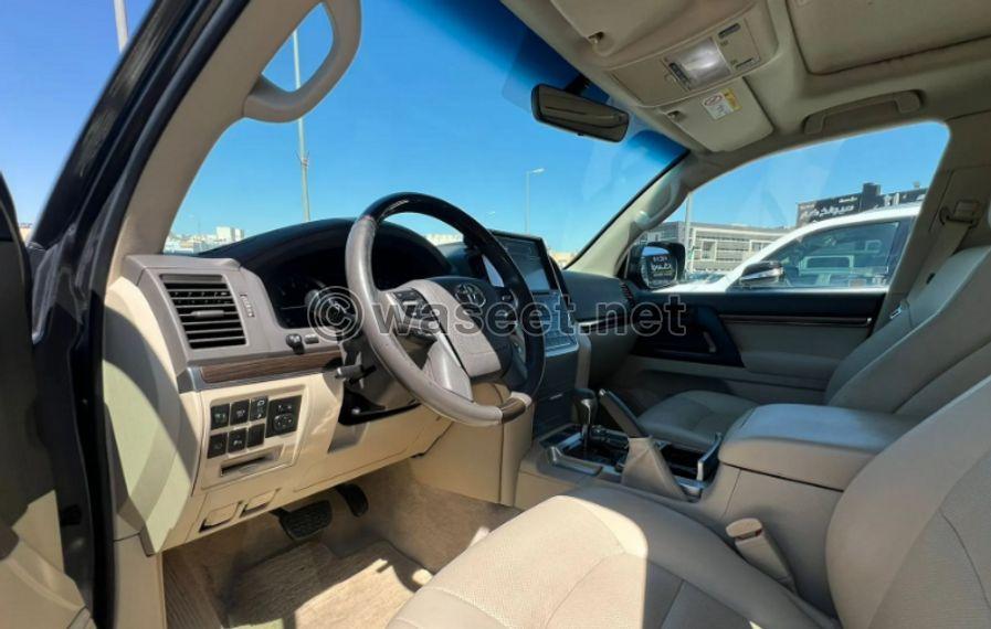 Land Cruiser GXR V8 2019 model for sale 3