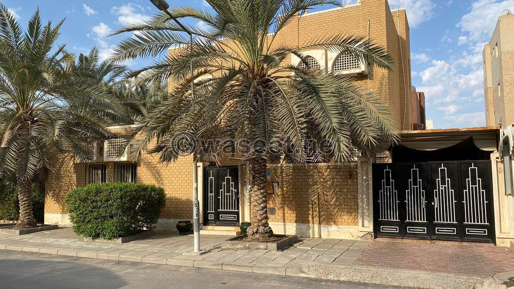For sale a government house in Palaces, two floors 400 m   0