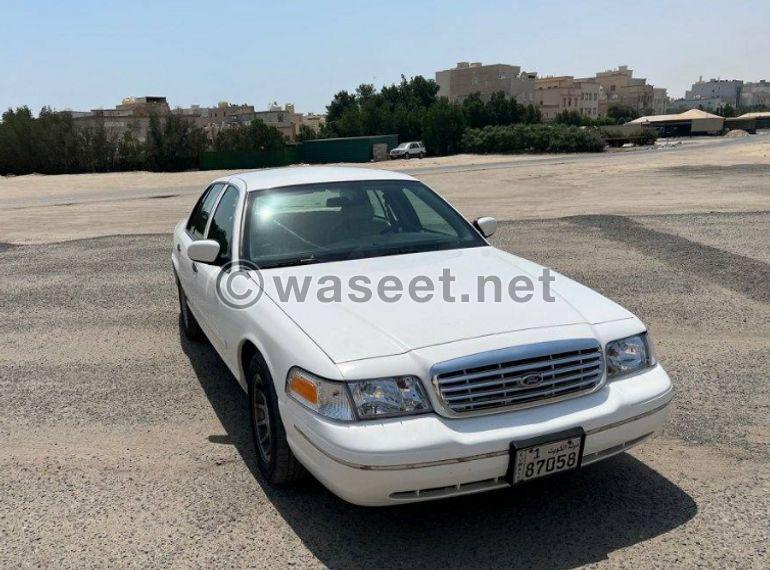  Ford Crown Victoria 2002  0