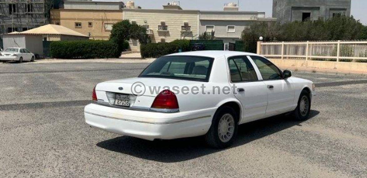  Ford Crown Victoria 2002  3