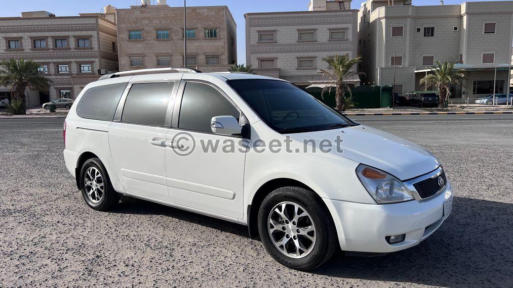 KIA Carnival 2014  1