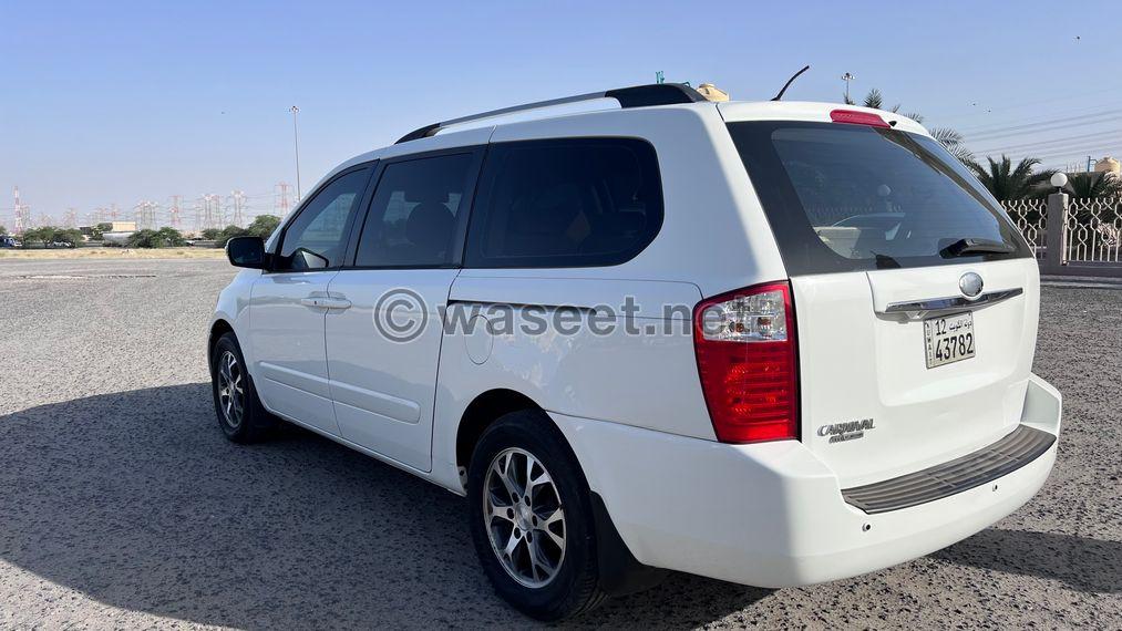 KIA Carnival 2014  4