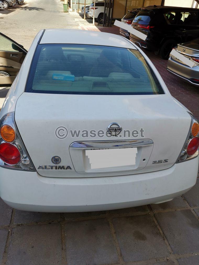 Altima 2005 model in good condition 4