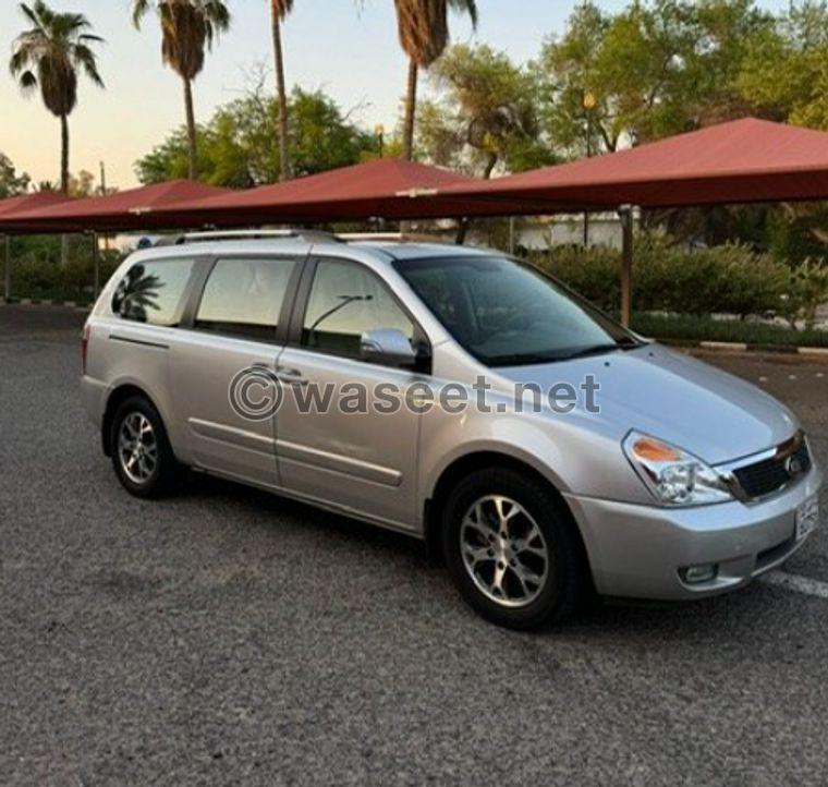 KIA Carnival 2014 1