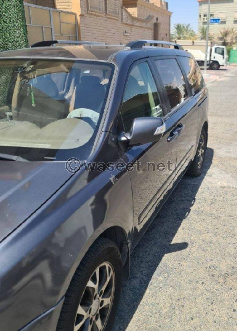 Kia Carnival 2013 model for sale 4