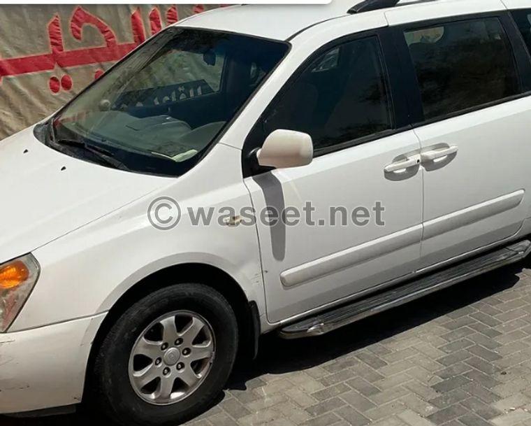 KIA Carnival 2010 1