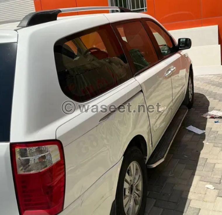 KIA Carnival 2010 4