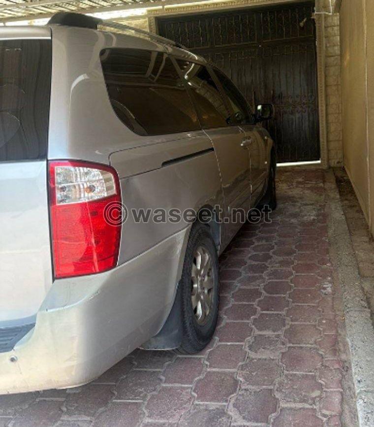 Kia Carnival 2010 model for sale 4