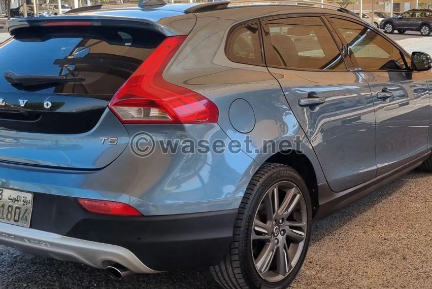 Volvo V40 2014 model for sale 4