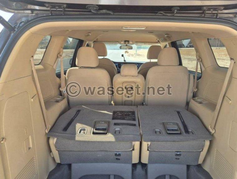 Kia Carnival 2017 model for sale 4