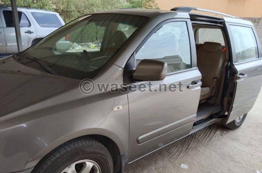 Kia Carnival 2010 model for sale 2