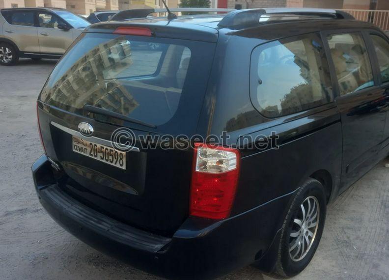 KIA Carnival 2013 1