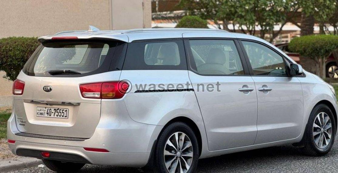  KIA Carnival 2017 3