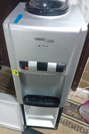 Excellent hot and cold water cooler in Mahboula