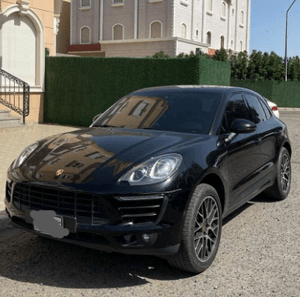  Porsche Macan Panorama in black color, model 2017