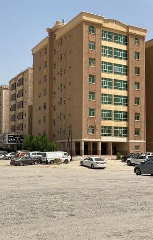 Building for sale in Fahaheel, 700 square meters, corner 