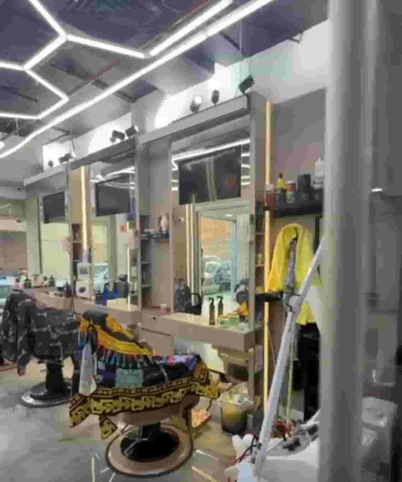 For sale or warranty a men's salon in Salmiya For sale or warranty a men's salon in Salmiya