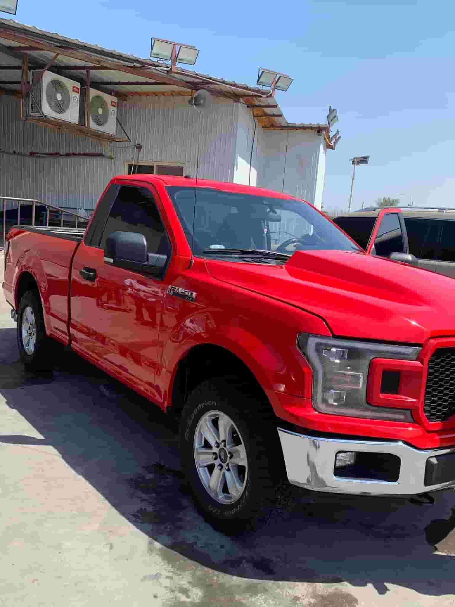 للبيع وانيت f150 او البدل مع جيب للبيع وانيت f150 او البدل مع جيب