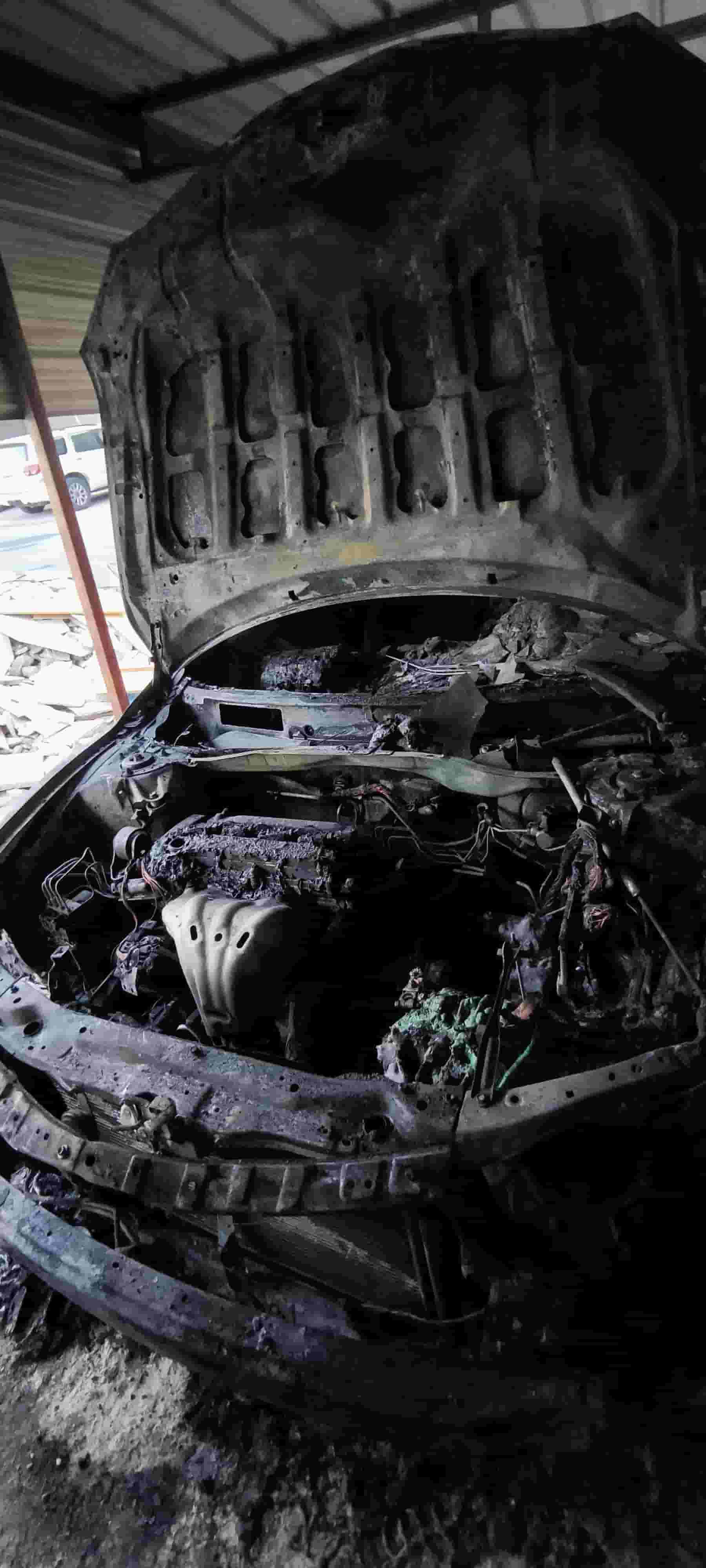 للبيع كامري تعرضت لحريق للبيع كامري تعرضت لحريق